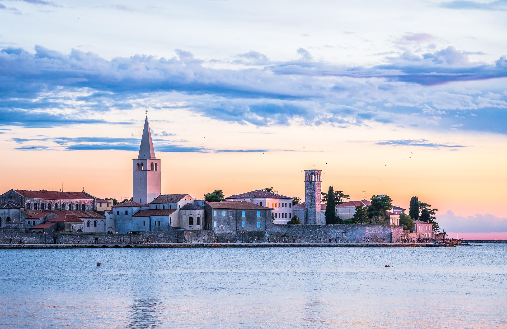 Poreč — panorama grada i obale